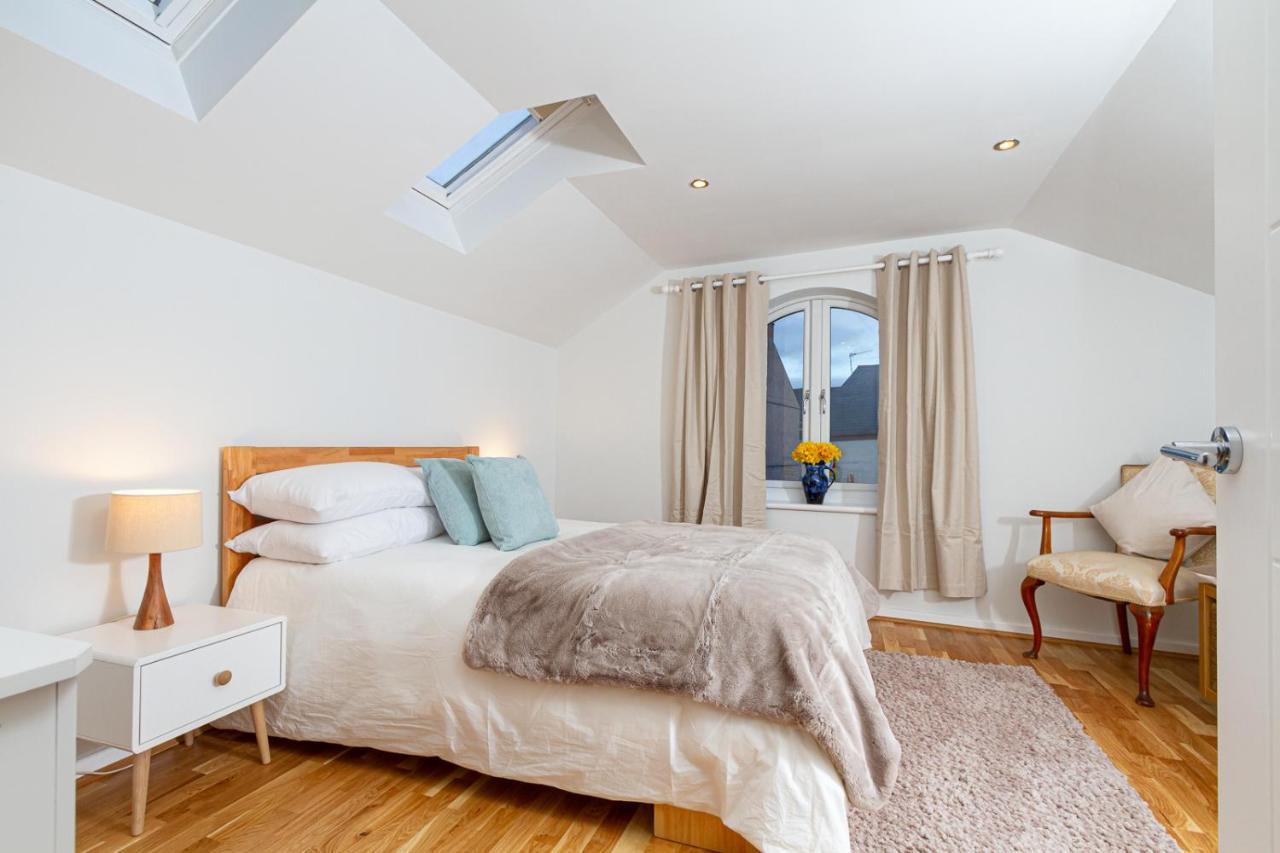 The Coach House, Centrally Located Detached Coach House Кардифф Экстерьер фото